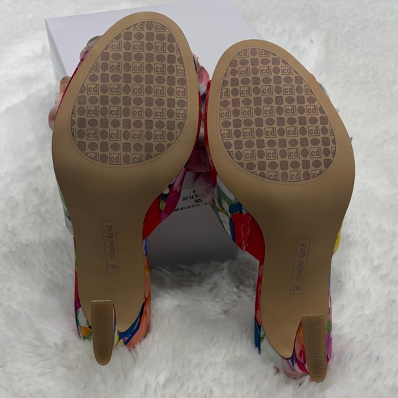 Charles David Colorful Floral Heels,size 7M - Picture 10 of 17